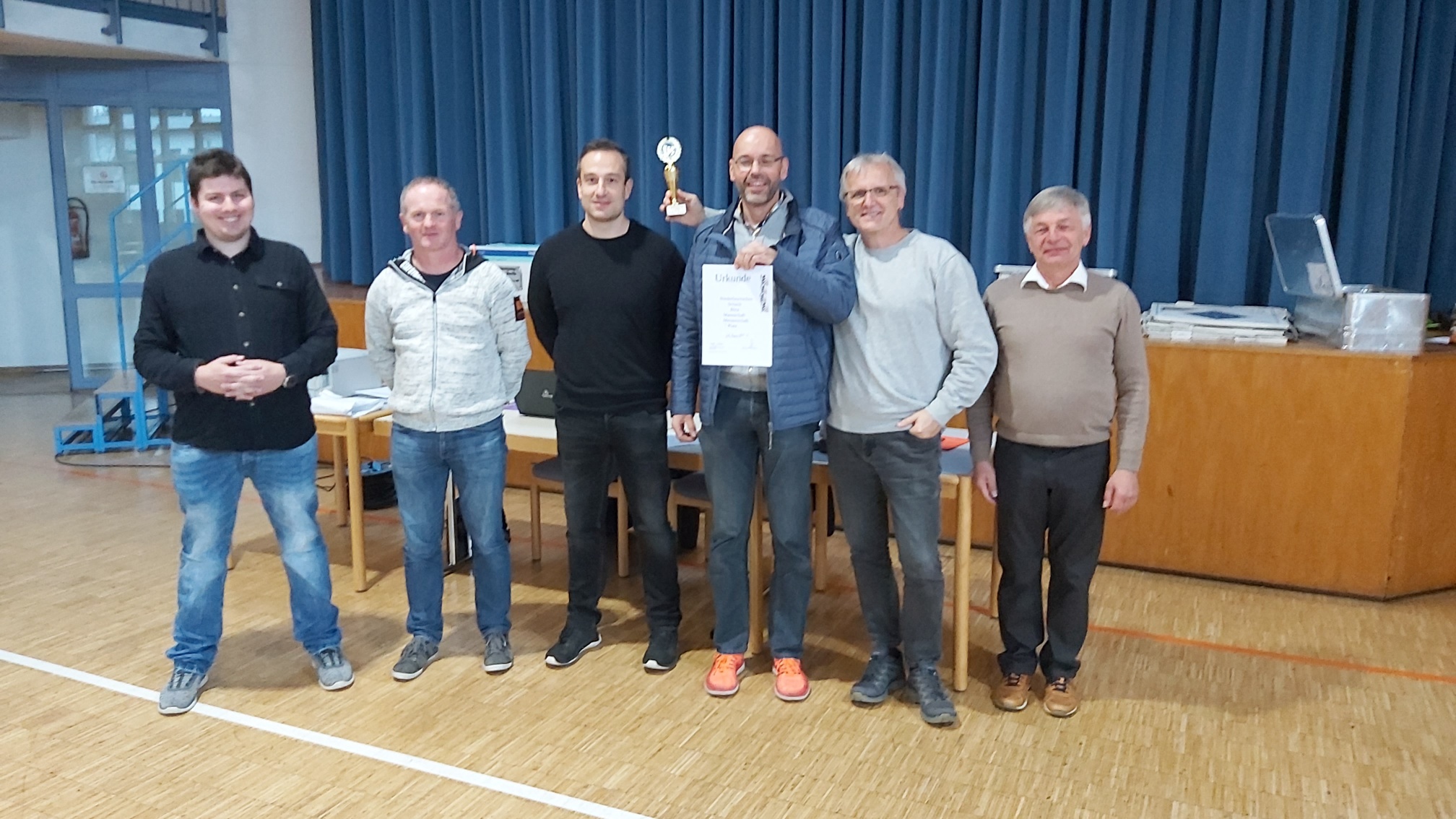 v. li. Turnierleiter Tobias Wudi, Beppi Lang, Dominic Wisnet,  Franz Schmid, Dietmar Hiermann und B&uuml;rgermeister Leo Meier